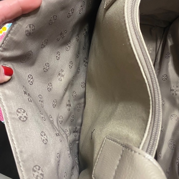 *SOLD* Tory Burch Leather Tote Bag in French Grey - Picture 3 of 9